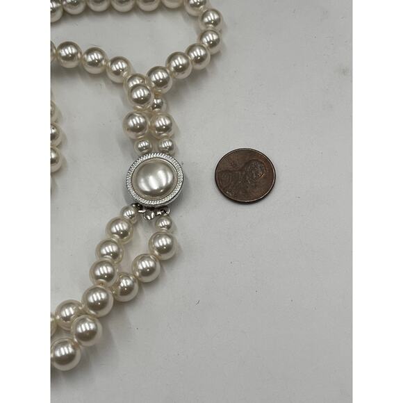 Double Row layered Off White Round Faux Pearl Decorative Clasp Necklace - Picture 7 of 9